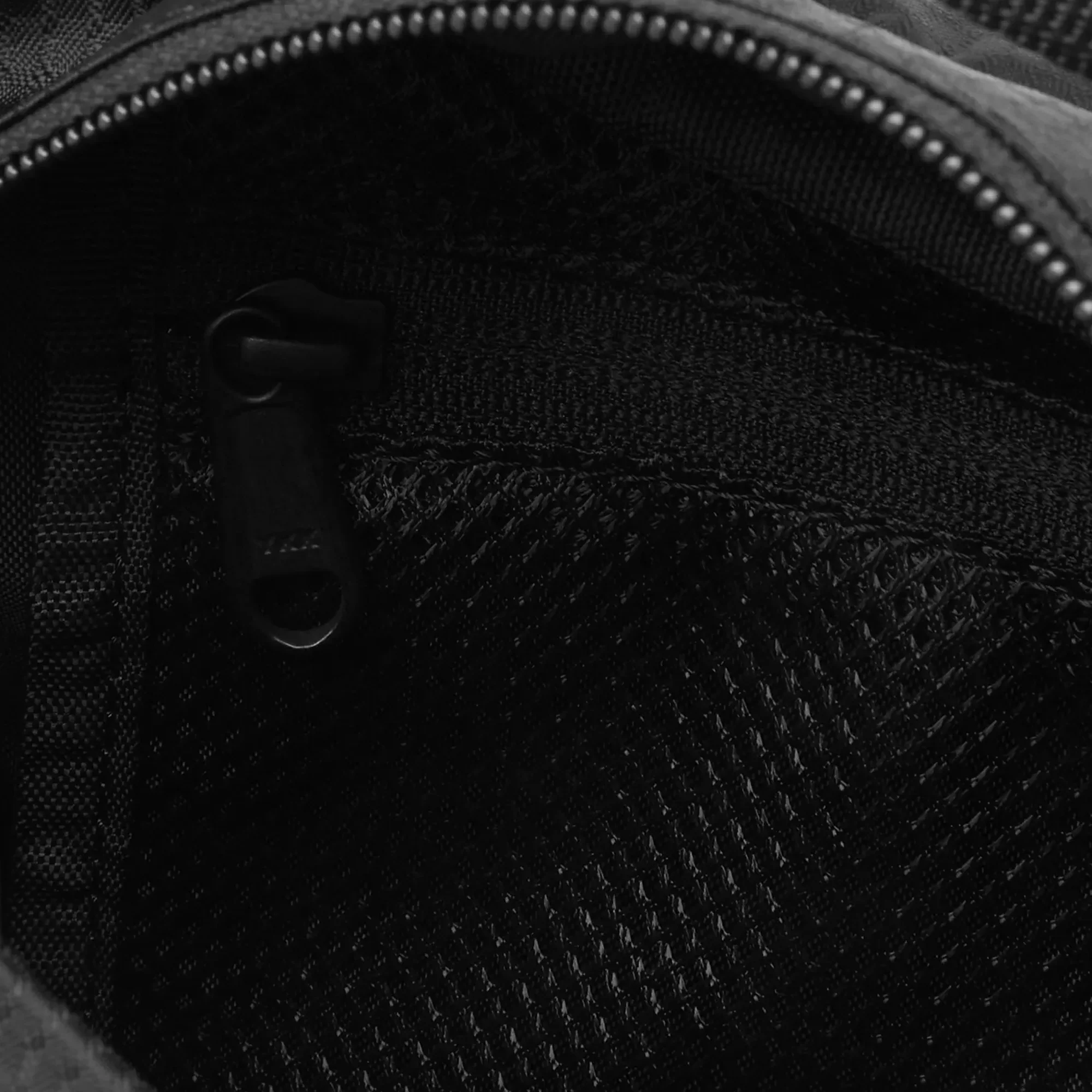 Gramicci Field Sacoche Black - Image 6