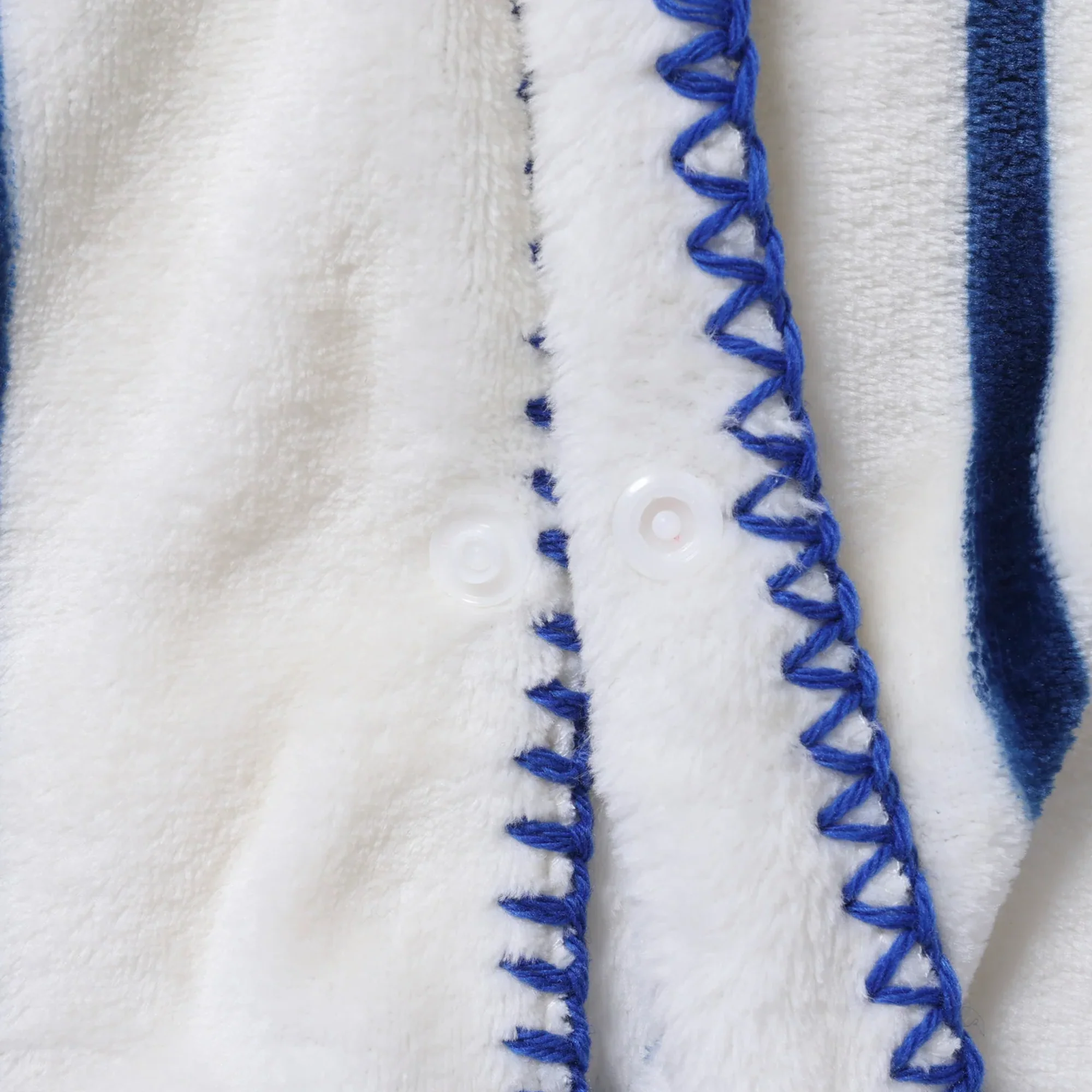 Liberaiders PX Fleece Blanket White - Image 4